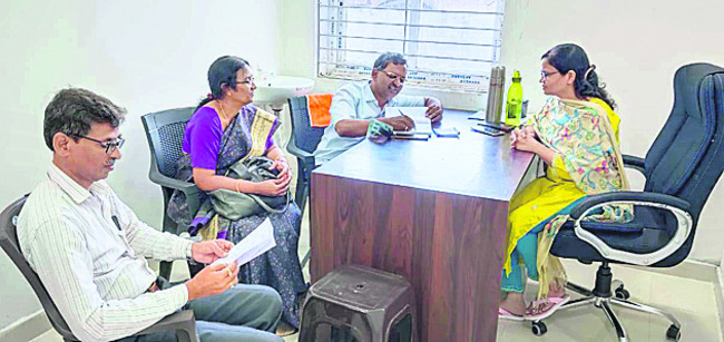 దుబాయ్ వ్యాపారులతో సమీక్ష1