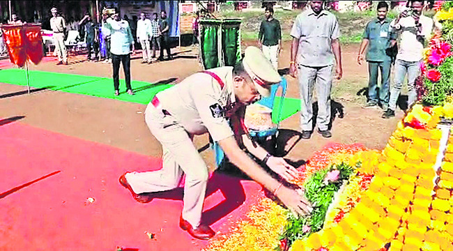 పోలీసు అమరవీరుల త్యాగాలు చిరస్మరణీయం2