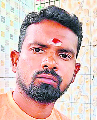 ఆటో బోల్తా పడి యువకుడి మృతి1