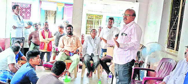 ఈదురుగాలులతో తీరని నష్టం 1