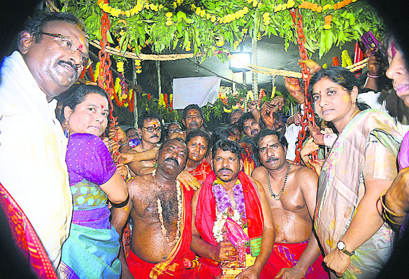 ఉయ్యాలో.. ఉయ్యాలా..
1