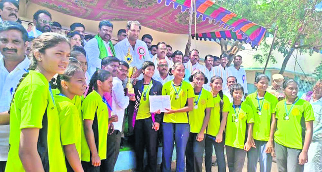 రాష్ట్రస్థాయి కబడ్డీ పోటీల్లో విజేత గాంధారి జట్టు 1