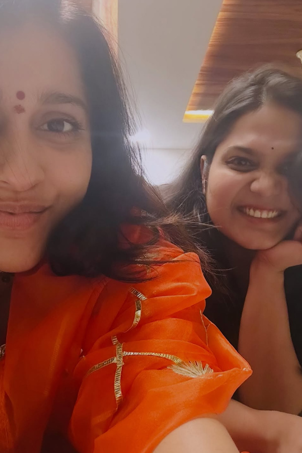 Anchor Rashmi Gautam Diwali Celebrations With Family Photos5
