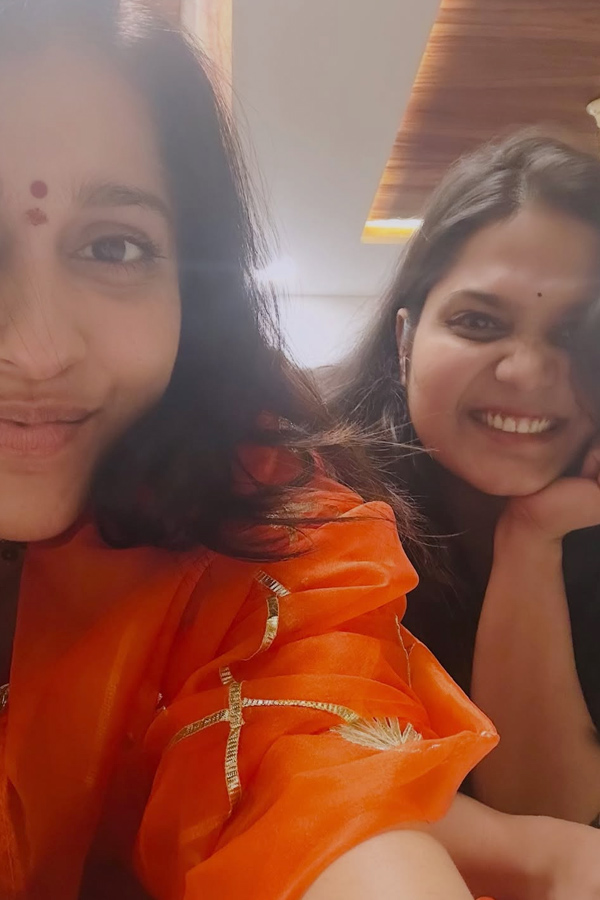 Anchor Rashmi Gautam Diwali Celebrations With Family Photos6