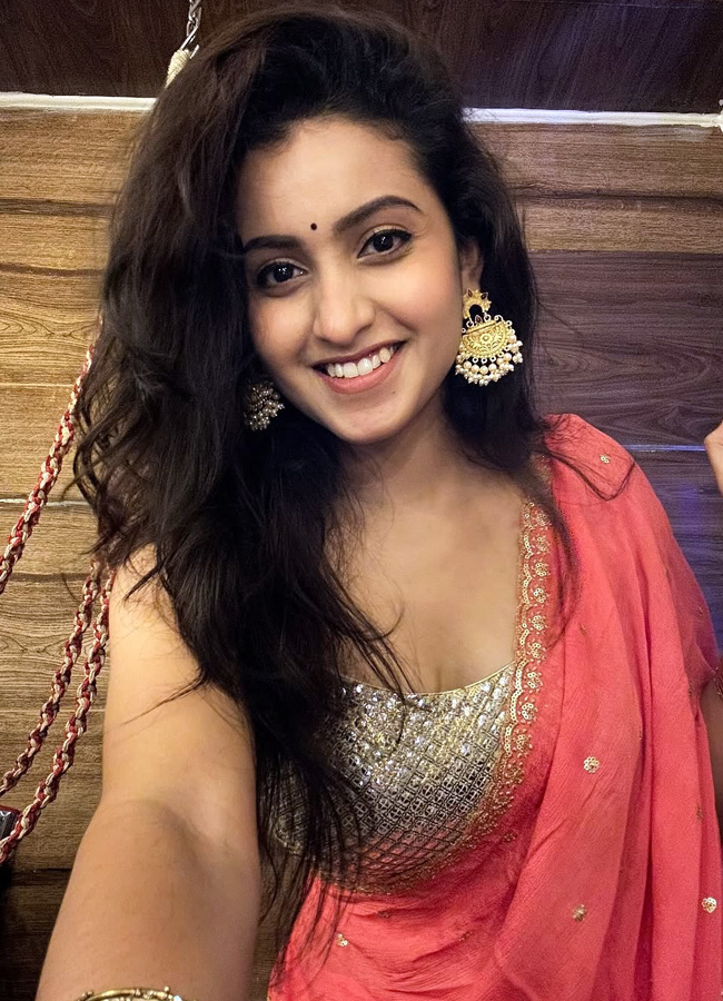 Baby movie heroine Vaishnavi Chaitanya, Deepika Pilli during Diwali celebrations.. Photos13
