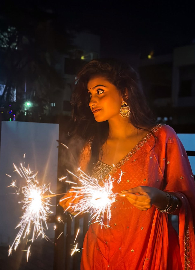 Baby movie heroine Vaishnavi Chaitanya, Deepika Pilli during Diwali celebrations.. Photos14