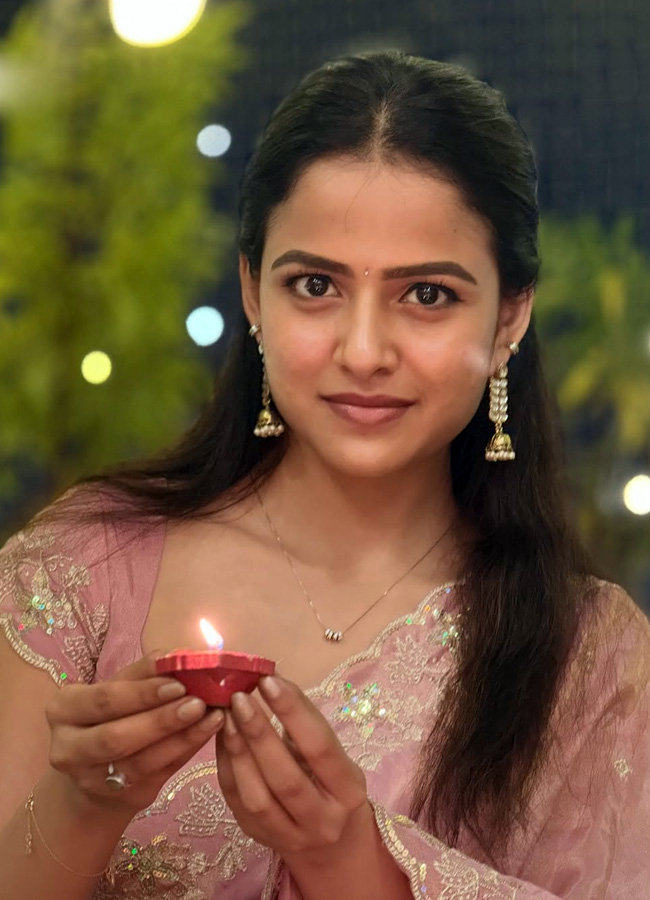 Baby movie heroine Vaishnavi Chaitanya, Deepika Pilli during Diwali celebrations.. Photos4