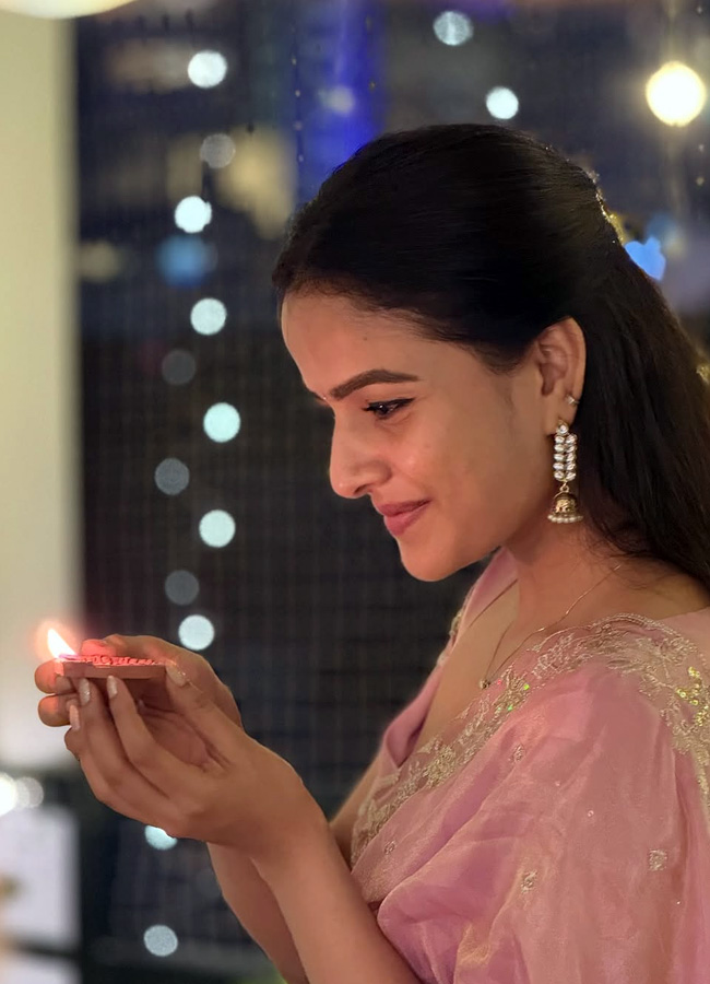 Baby movie heroine Vaishnavi Chaitanya, Deepika Pilli during Diwali celebrations.. Photos6