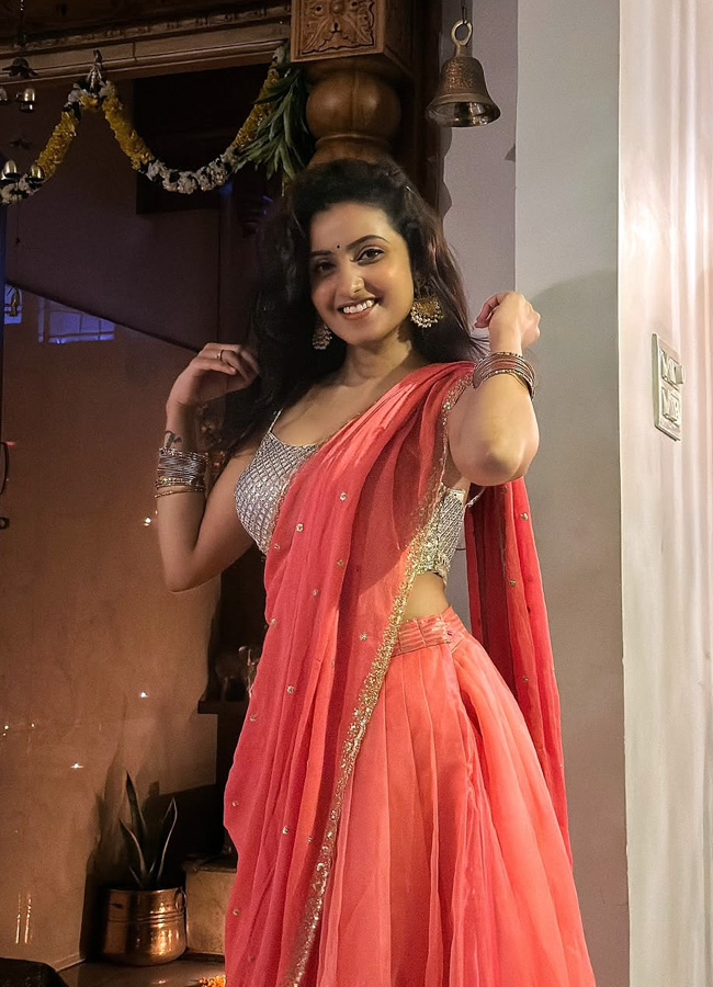 Baby movie heroine Vaishnavi Chaitanya, Deepika Pilli during Diwali celebrations.. Photos9