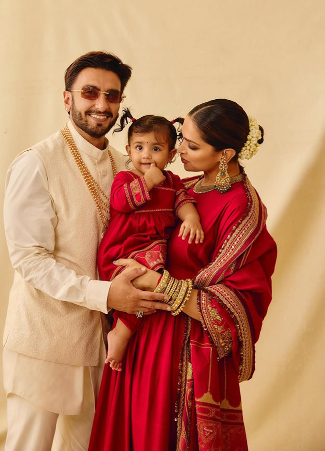 Deepika Padukone And Ranveer Singh Reveal Daughter Duas Face In Diwali Celebration3