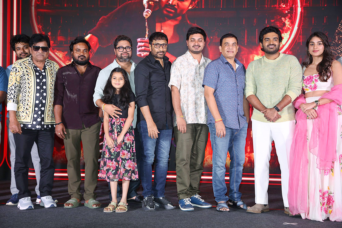‘K-ర్యాంప్‌’ సినిమా బ్లాక్‌బస్టర్‌ సెలబ్రేషన్‌ మీట్‌ (ఫొటోలు) | Kiran ...