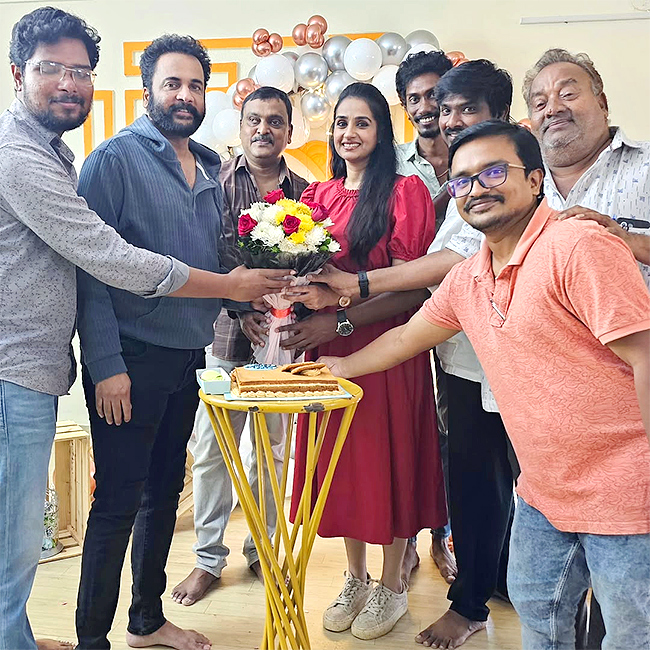 Tollywood Actress Laya Birthday Celebrations Pics Viral13
