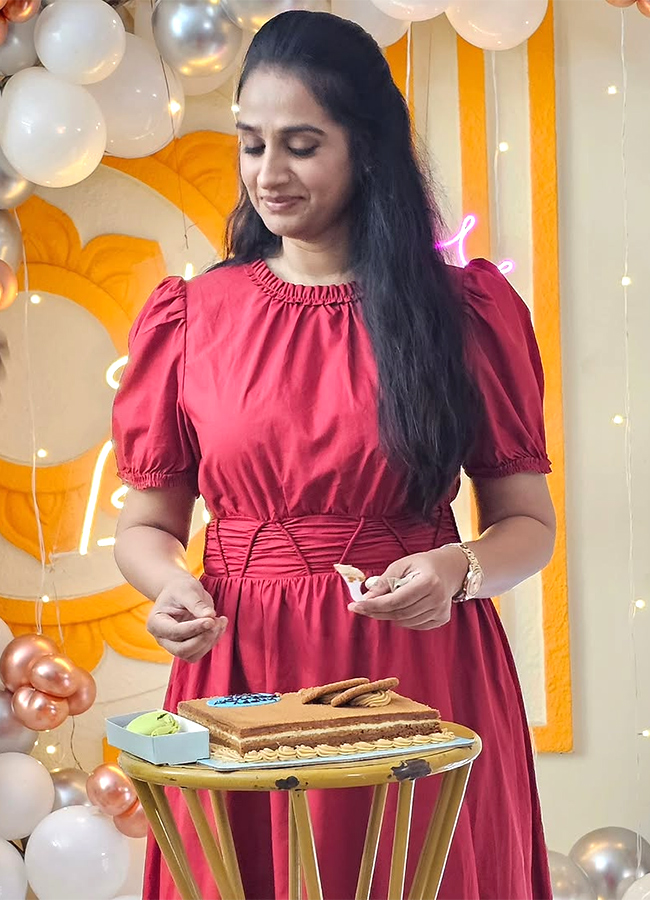 Tollywood Actress Laya Birthday Celebrations Pics Viral14