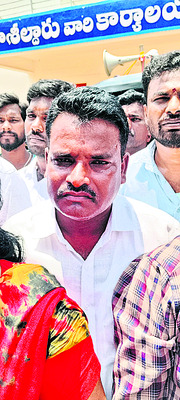 మత్స్యకారులకు అండగాఉంటాం 3