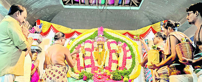 సీబీఐ దర్యాప్తు పర్యవేక్షణకు ఇద్దరు ఏడీజీపీలు
1