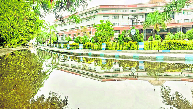 శివారు ప్రాంతాల్లో ఎడతెరిపిలేని వర్షం 7