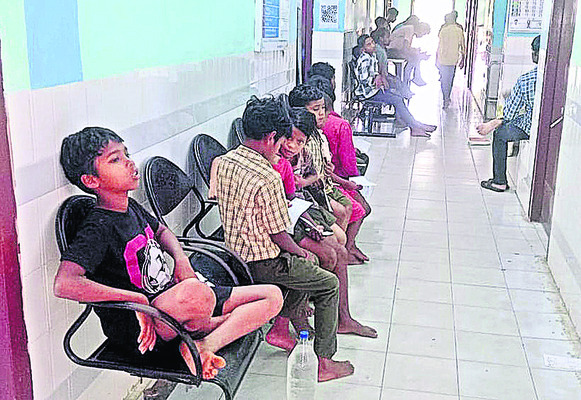 అందని వైద్యం... ఆవేదనలో జనం 5