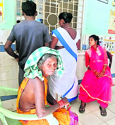 అందని వైద్యం... ఆవేదనలో జనం 6