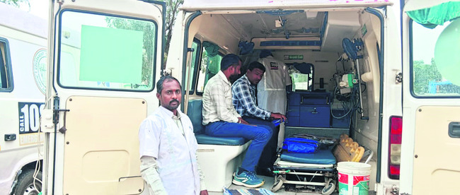అయ్యప్ప ఆలయంలో అడిషనల్ ఎస్పీ పూజలు
2