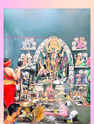 కాళీ పూజలకు పోటెత్తిన భక్తులు1