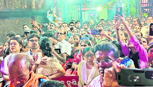 కాళీ పూజలకు పోటెత్తిన భక్తులు2