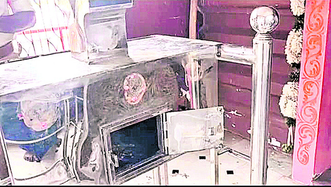 త్రికోటేశ్వరునికి కార్తిక పూజలు
1