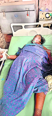 ఆగి ఉన్న ఆటోను ఢీ కొట్టిన వ్యాన్ 2