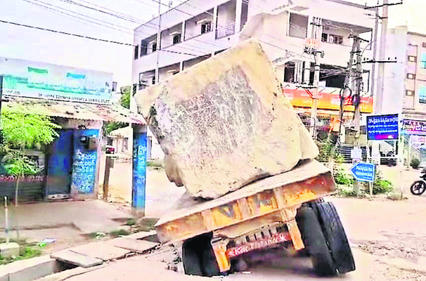 రక్షణ.. రాళ్ల పాలు!1