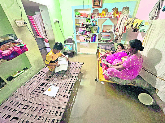 కుర్రకాల్వకు పొంచి ఉన్న ప్రమాదం
7