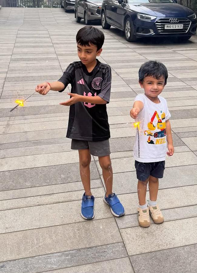 Kajal Aggarwal bursts firecrackers with children (Photos)4