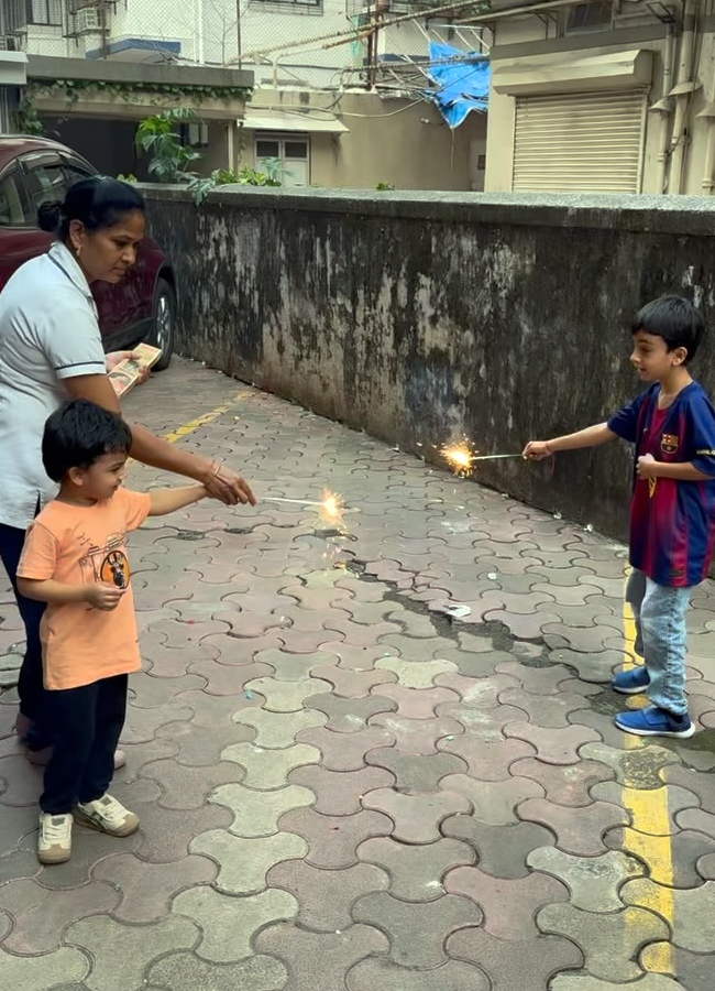Kajal Aggarwal bursts firecrackers with children (Photos)5