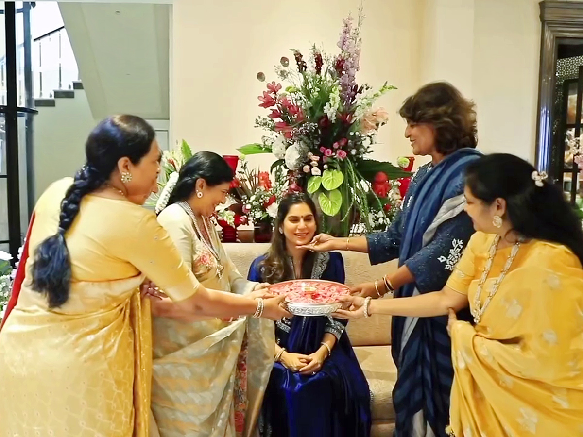 Mega Family Grandly Celebrated Upasana Baby Shower Photos Viral15