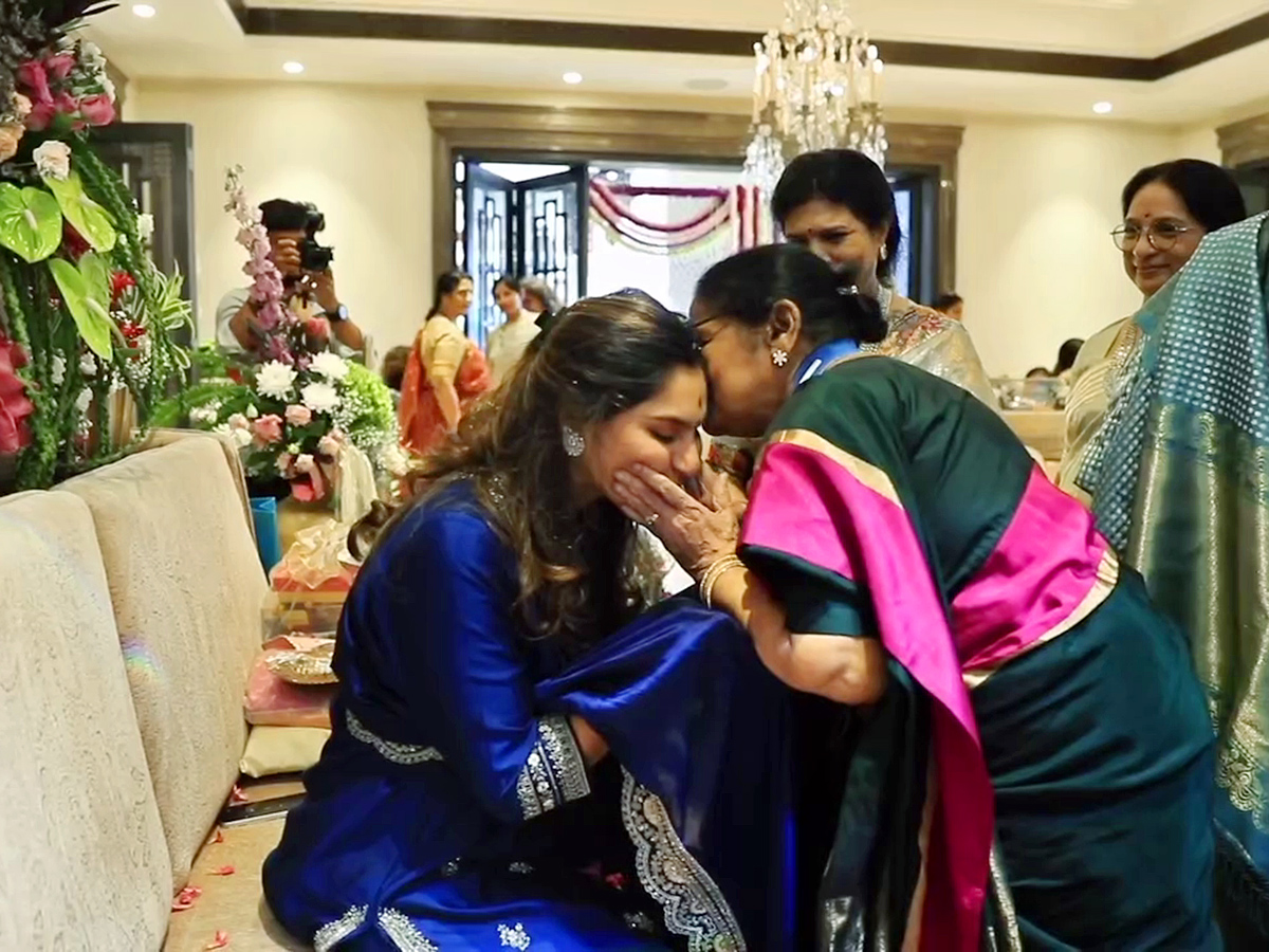Mega Family Grandly Celebrated Upasana Baby Shower Photos Viral17