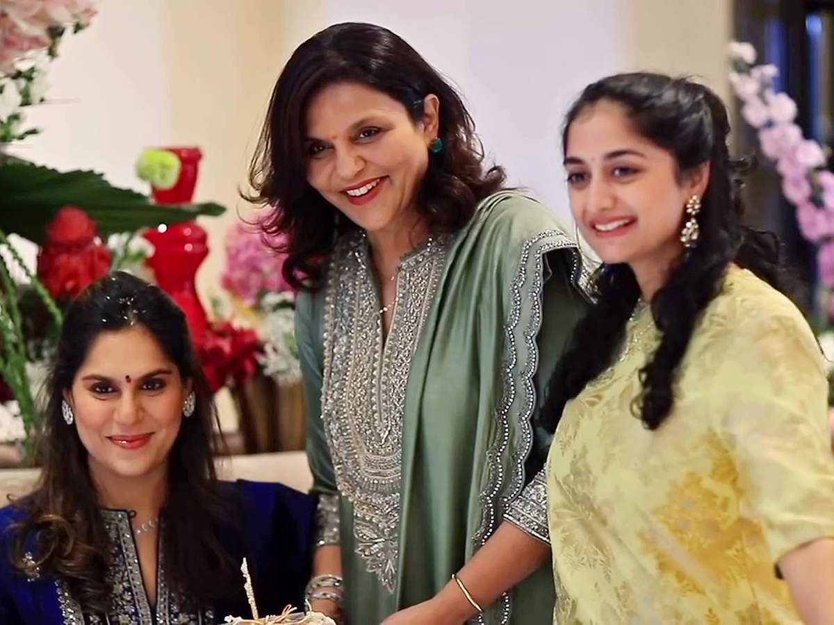 Mega Family Grandly Celebrated Upasana Baby Shower Photos Viral24