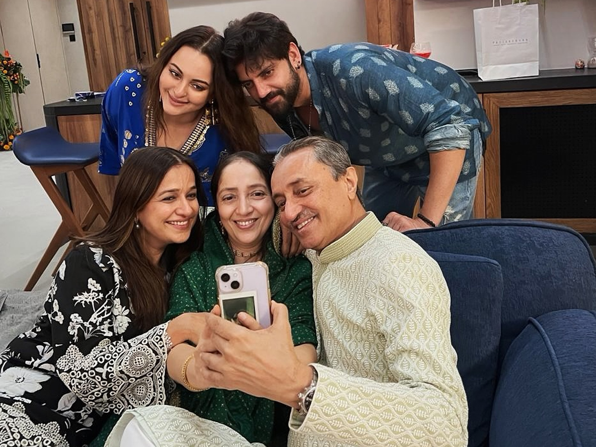Sonakshi Sinha First Diwali In Her New Home Photos14