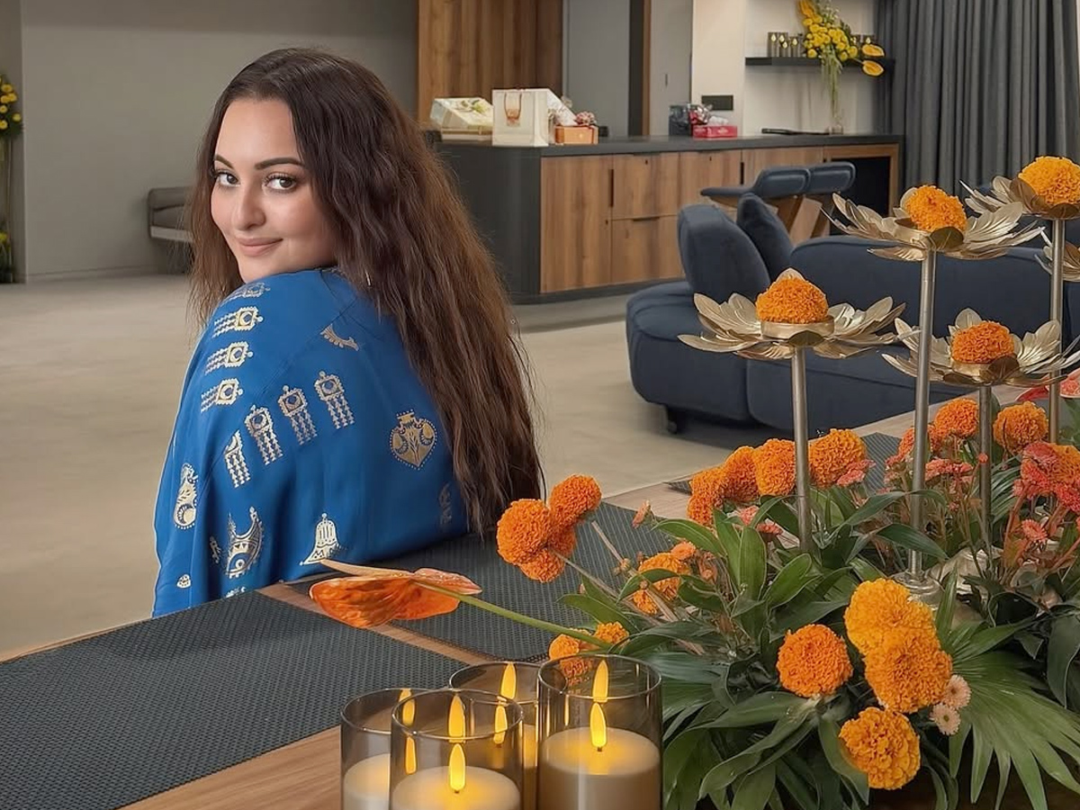 Sonakshi Sinha First Diwali In Her New Home Photos15