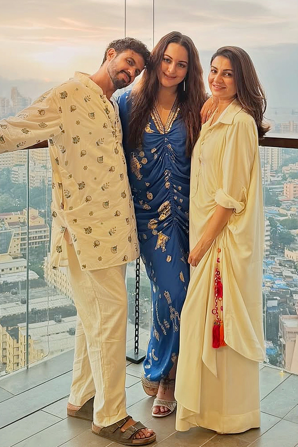 Sonakshi Sinha First Diwali In Her New Home Photos4