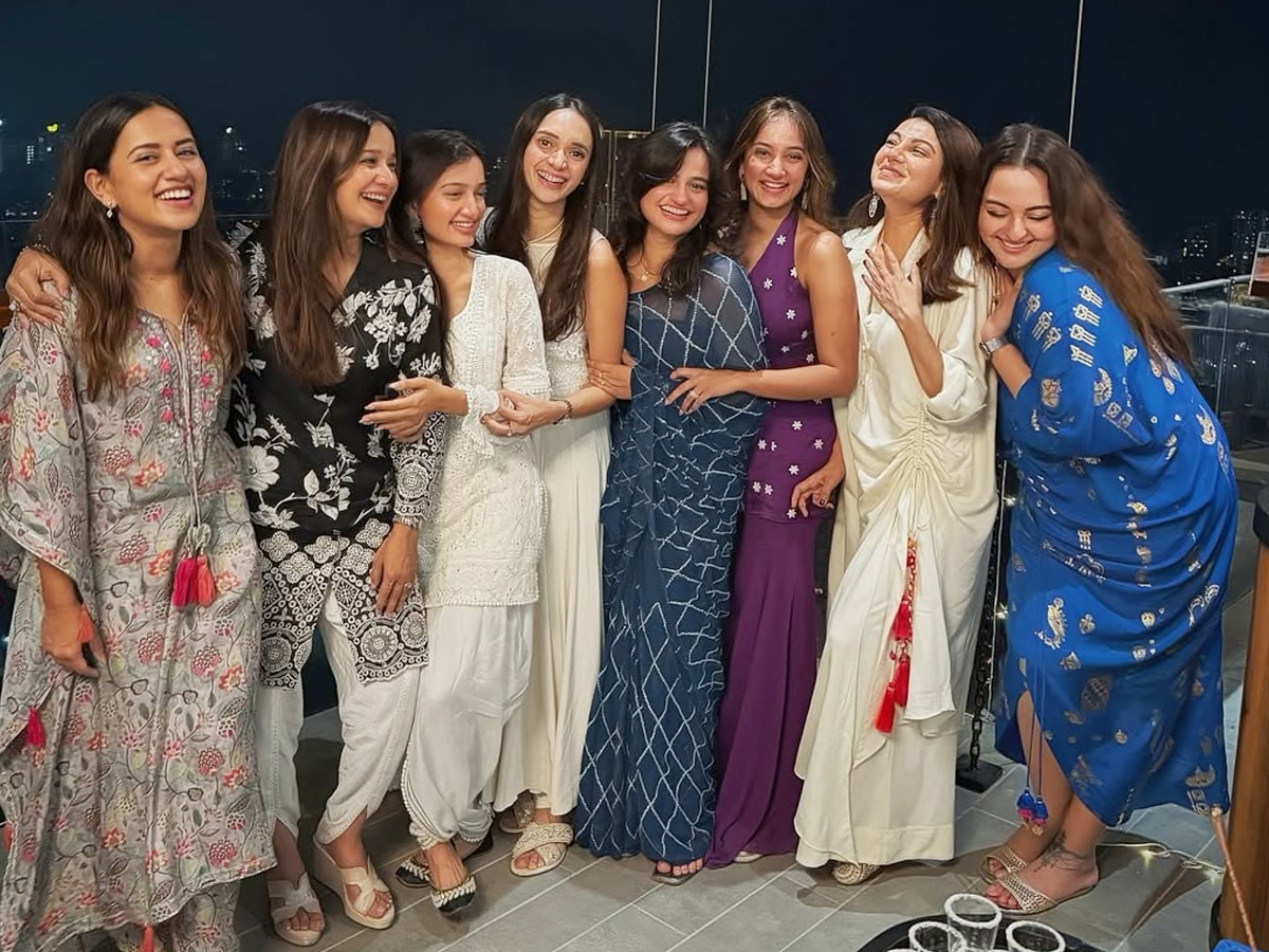 Sonakshi Sinha First Diwali In Her New Home Photos8