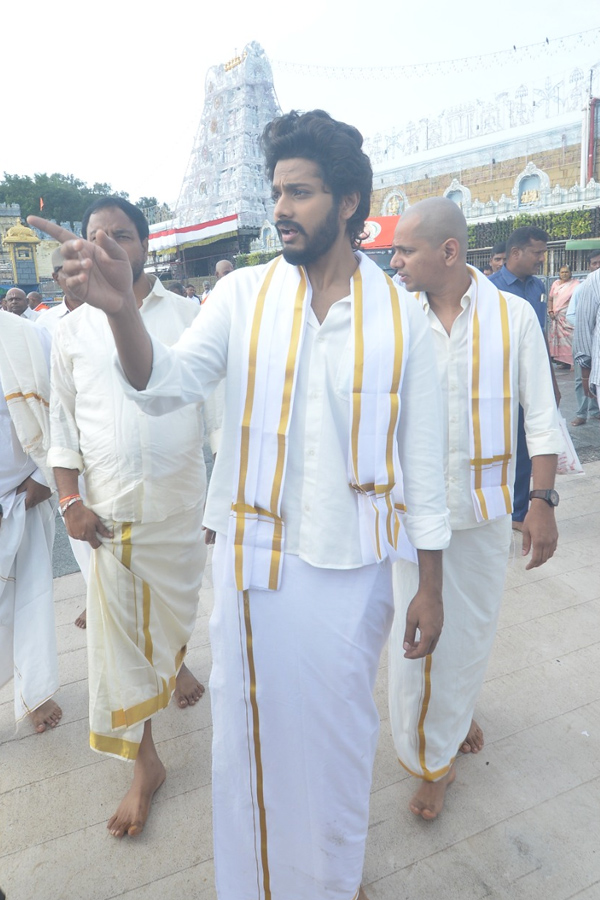 Teja Sajja And Senior Actress Jayalalitha Visits Tirumala Temple Photos12