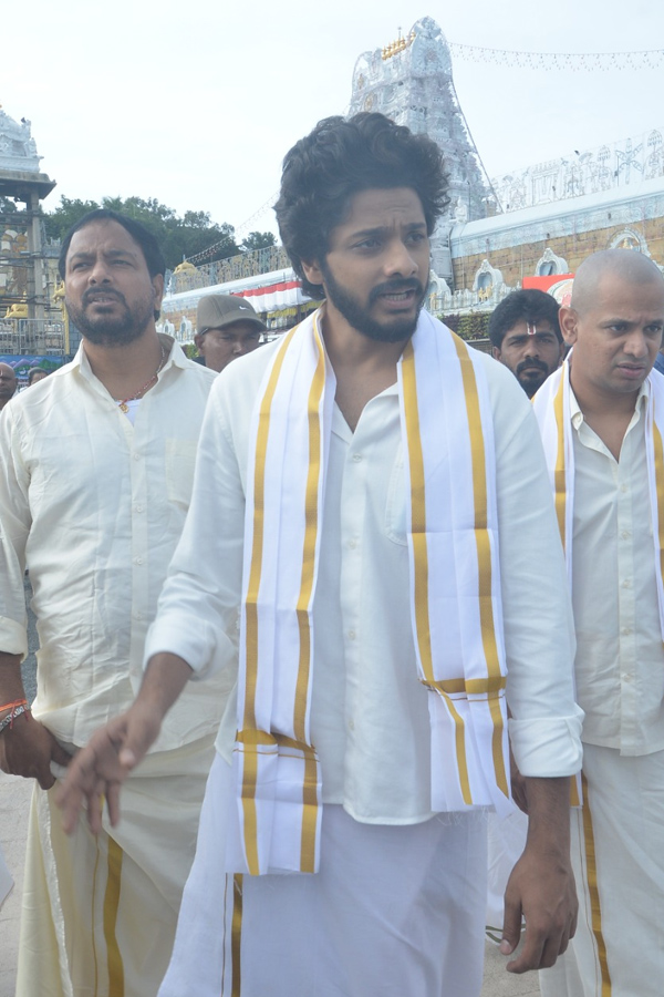 Teja Sajja And Senior Actress Jayalalitha Visits Tirumala Temple Photos14