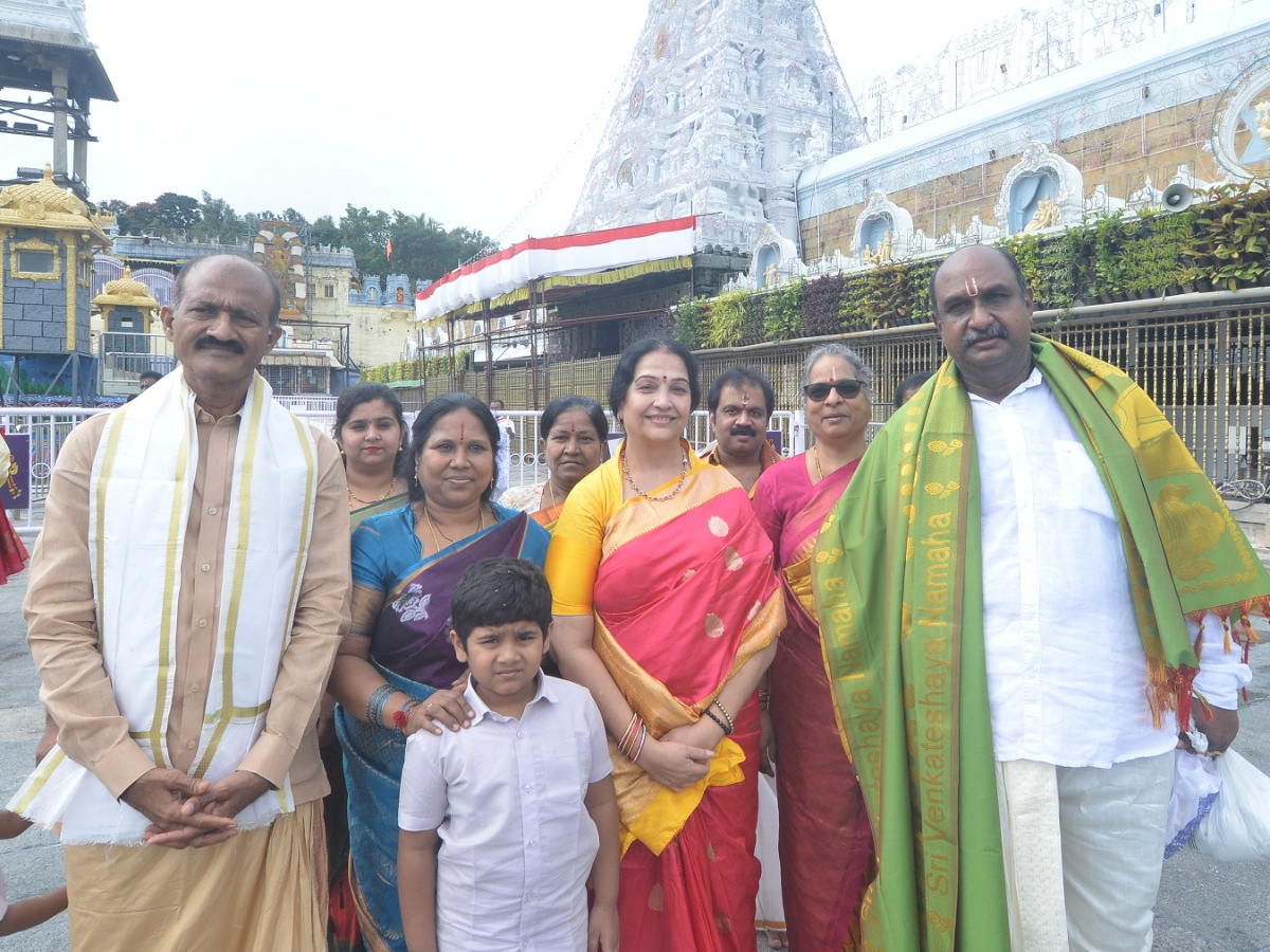 Teja Sajja And Senior Actress Jayalalitha Visits Tirumala Temple Photos2