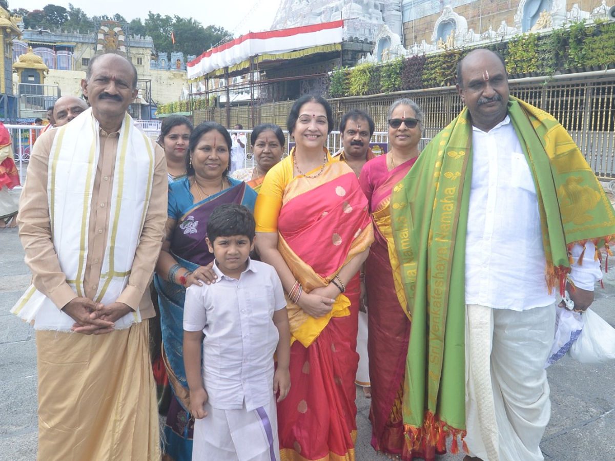 Teja Sajja And Senior Actress Jayalalitha Visits Tirumala Temple Photos3