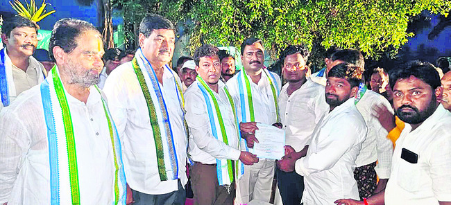 బినామీలకు కట్టబెట్టేందుకే ప్రైవేటీకరణ 1