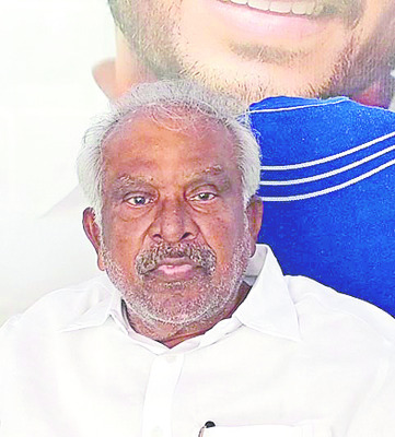 వేధిస్తున్నారు 
2