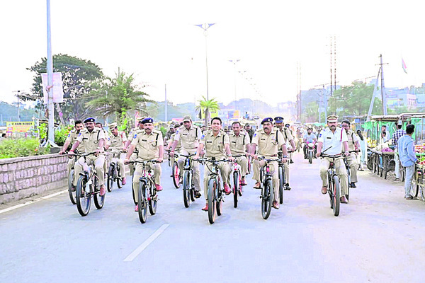అమరుల త్యాగాలను స్మరించుకోవాలి1