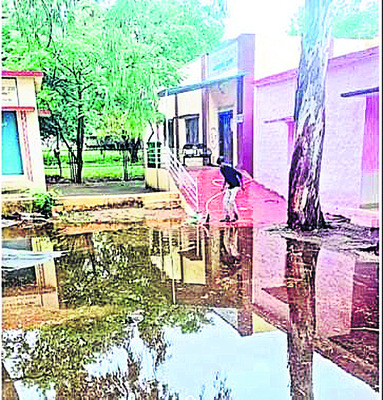 పేకాట కేంద్రాలపై మెరుపు దాడి 1