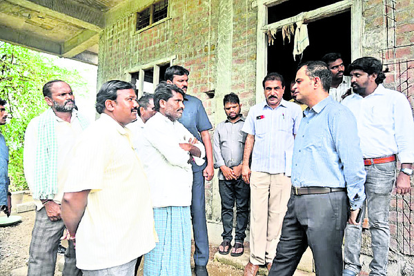 ఇళ్ల నిర్మాణం త్వరగా పూర్తి చేయాలి1
