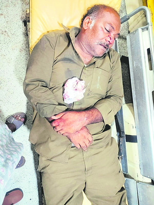 విద్యార్థులకు నోట్బుక్స్, స్టీల్ ప్లేట్లు పంపిణీ చే3