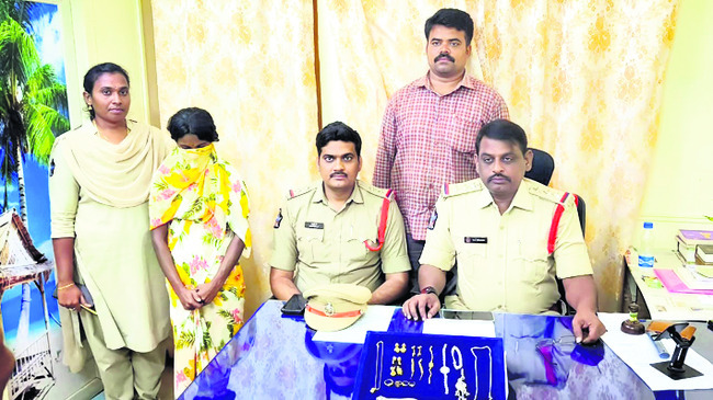 మహిళా దొంగ అరెస్ట్‌ 1