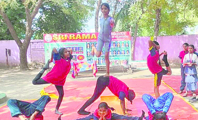 పరిహారం చెల్లిస్తేనే భూములిస్తాం 2